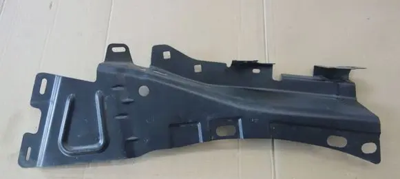 Ford Focus Fender mounting bracket 707144