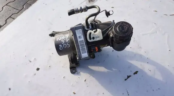 Peugeot 508 Power steering pump 9676154180