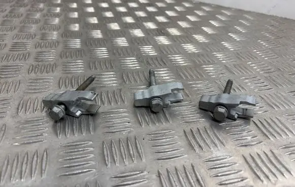 Opel Astra K Fuel Injector clamp holder 