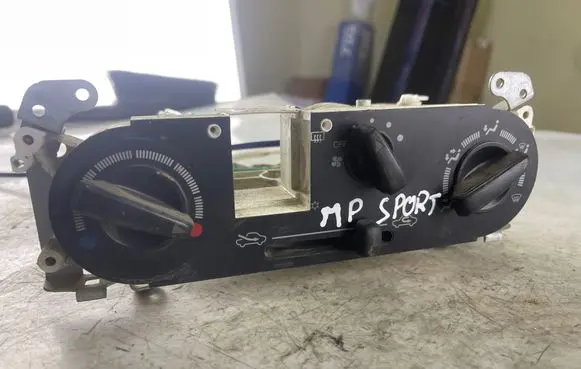 Mitsubishi Pajero Sport I Climate control unit Mr398626