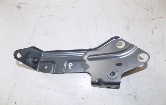 Nissan X-Trail T33 Fender mounting bracket