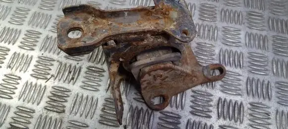 Ford Mondeo MK I Engine mount bracket