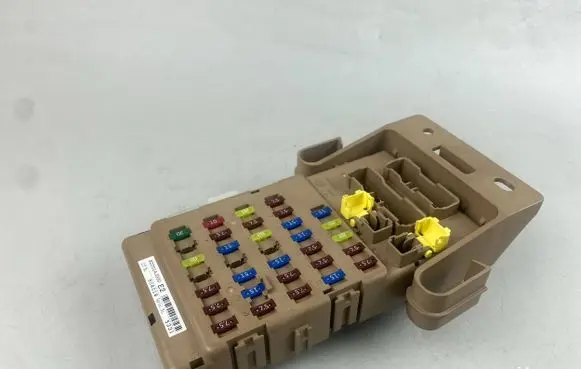 Subaru Outback Fuse module 82201AJ000
