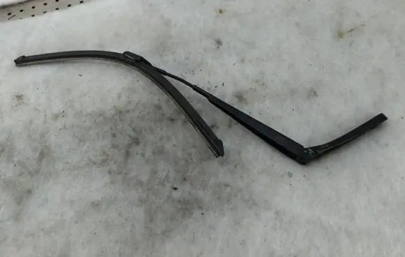 Volkswagen PASSAT B7 Windshield/front glass wiper blade 