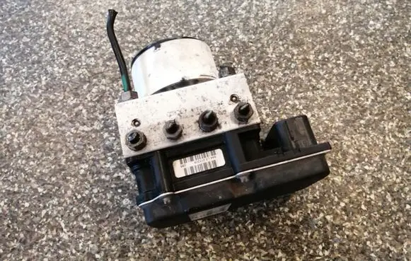 Volkswagen Fox ABS Pump 0265800468 5Z0907379A