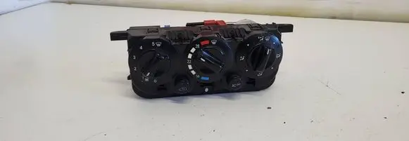 Mercedes-Benz A W168 Climate control unit 1688302285 Q011004 HW3901