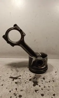 Nissan Navara D40 Piston with connecting rod