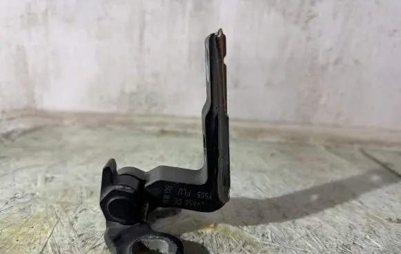 Volvo V40 Front door upper hinge 31424656