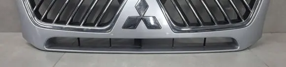 Mitsubishi L200 Front bumper upper radiator grill P4686 P4686R P4686L