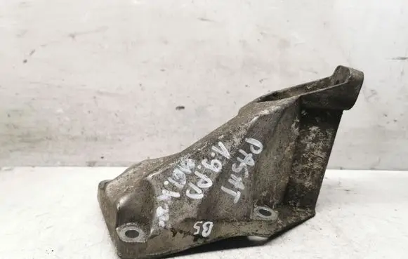 Volkswagen PASSAT B5 Engine mounting bracket 8D0199307P