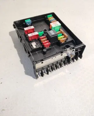 Volkswagen Touran II Fuse module 1K0937804L 1K0937810C 5K0937827