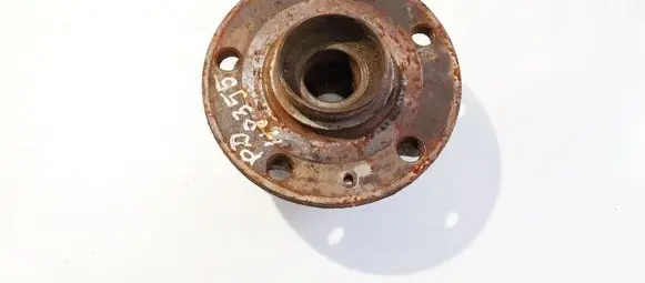 Volkswagen PASSAT B6 Front wheel hub