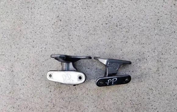 Mercedes-Benz A W176 Rear door lower hinge A04657209 A046572
