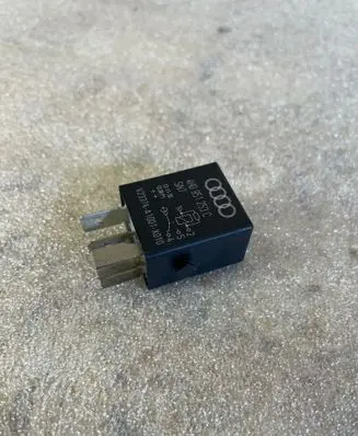 Volkswagen PASSAT B7 Other relay 4H0951253C V23324A10013010 V23374A100100