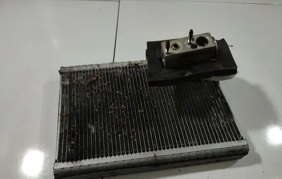 A/C cooling radiator (condenser)