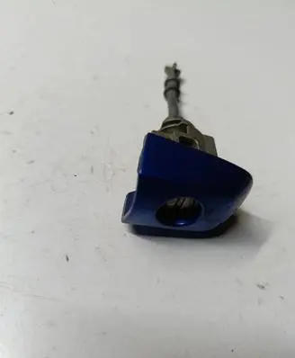 Suzuki SX4 Front door lock (next to the handle) 