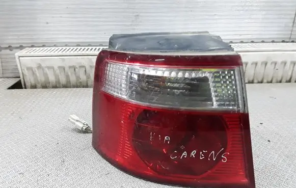 KIA Carens I Rear/tail lights