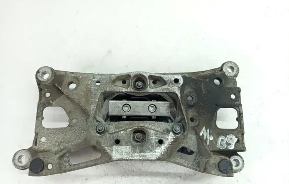 Gearbox mounting bracket
