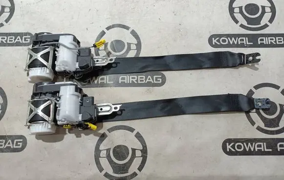 Volkswagen Golf VII Front seatbelt 5G4857705M 5G4857706M