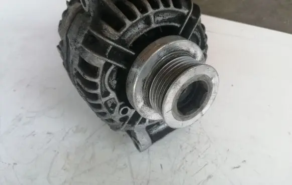 Renault Laguna I Generator/alternator 7700424900
