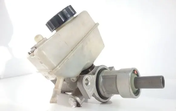 Mercedes-Benz E W210 Master brake cylinder A2024300202