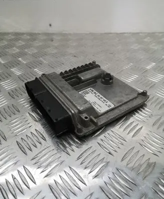 Volkswagen Golf VII Engine control unit/module 04L907445B 28445556