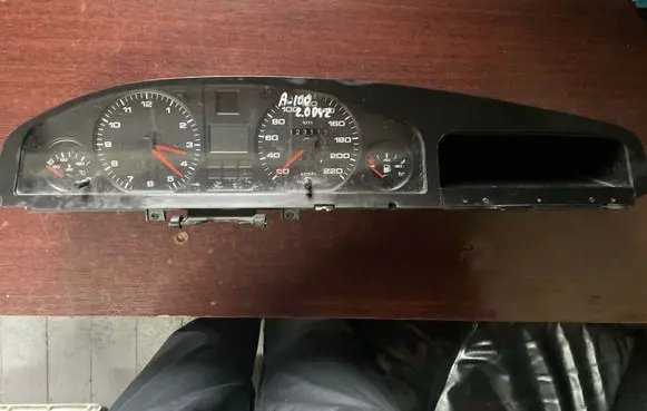 Audi A4 S4 B5 8D Speedometer (instrument cluster) 443919033DA