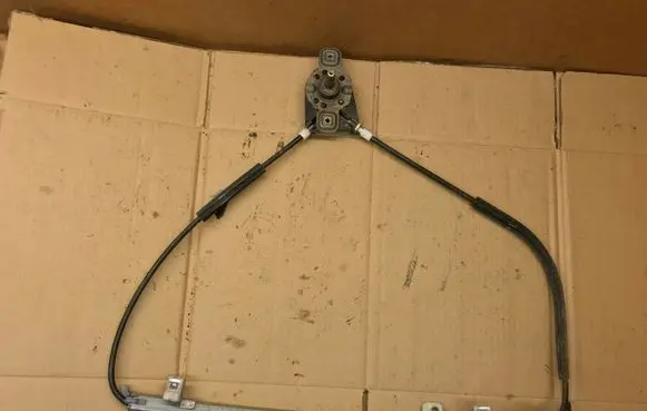 Volkswagen Golf II Front door manual window regulator 191837401