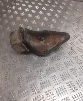 Opel Kadett E Engine mounting bracket