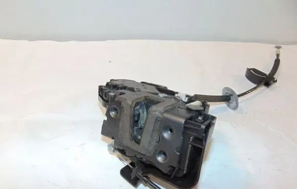 Land Rover Discovery 3 - LR3 Front door lock FQJ000207