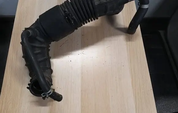 Air intake hose/pipe