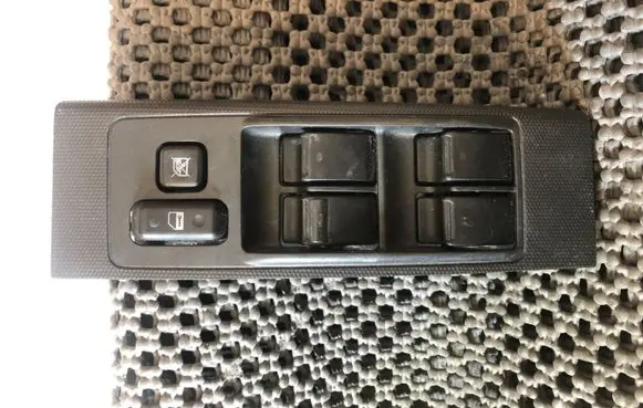 Toyota Corolla Verso AR10 Electric window control switch 848200F030