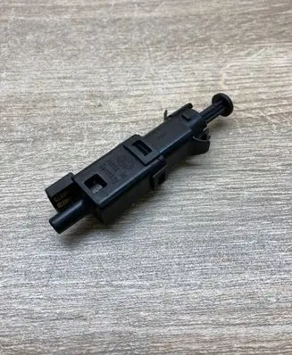 Volvo S70 V70 V70 XC Brake pedal sensor switch 9146505