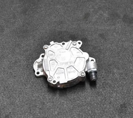 Audi A6 S6 C6 4F Vacuum pump 03L145100