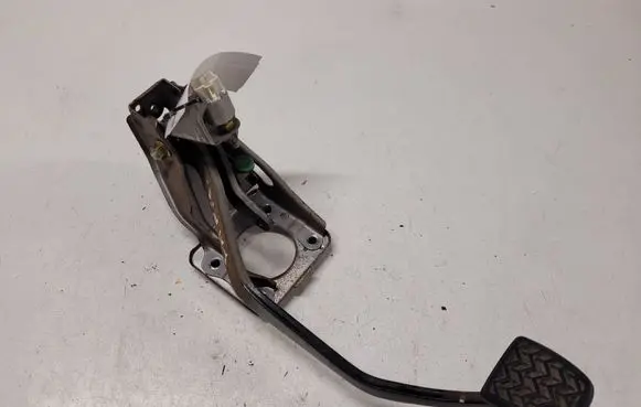 Toyota Yaris Brake pedal