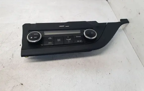 Toyota Auris E180 Climate control unit 75F542