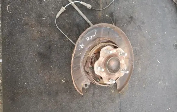 Nissan Juke I F15 Rear wheel hub