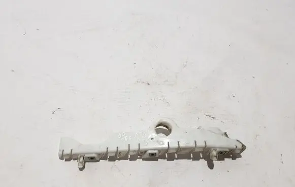 Chevrolet Silverado Front bumper mounting bracket 84624944