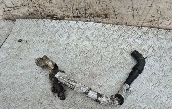 Coolant pipe/hose