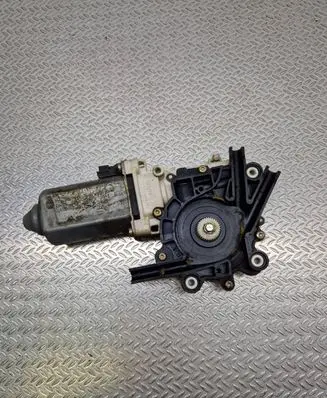 BMW 7 E38 Front door window regulator motor 05360002 193272