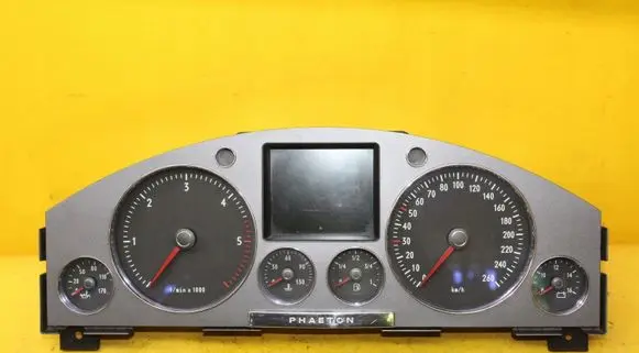 Volkswagen Phaeton Speedometer (instrument cluster) 3D0920882F