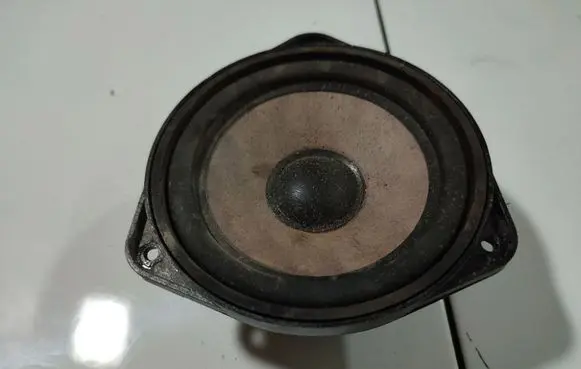 Audi A6 S6 C4 4A Front door speaker