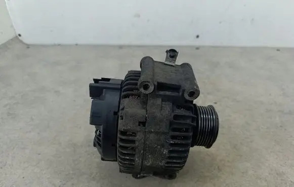 Audi A6 S6 C6 4F Generator/alternator VALEO