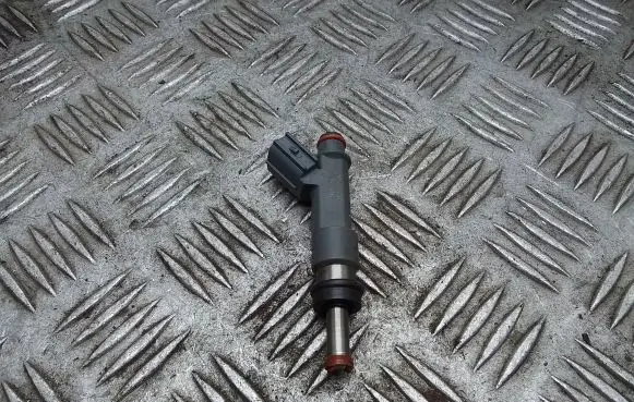 Toyota C-HR I Fuel injector 232500T110