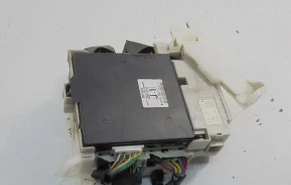 Toyota Prius+ (ZVW40) Fuse box set 8922147110