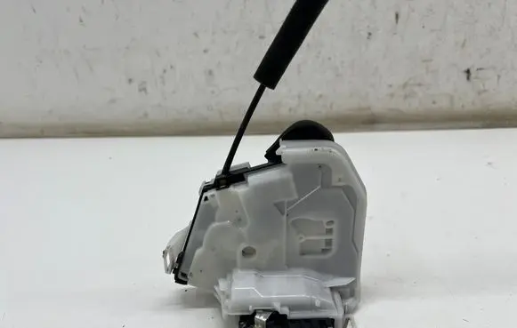 Nissan X-Trail T33 Rear door lock 825016RN1A