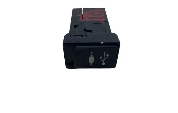 Toyota Auris E180 USB socket connector 861900D030