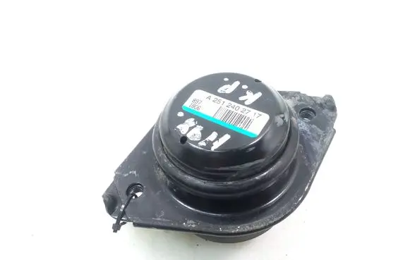 Mercedes-Benz R W251 Engine mount bracket A2512402717