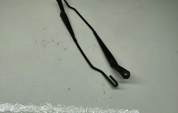Volkswagen PASSAT B5.5 Front wiper blade arm 3B1955409