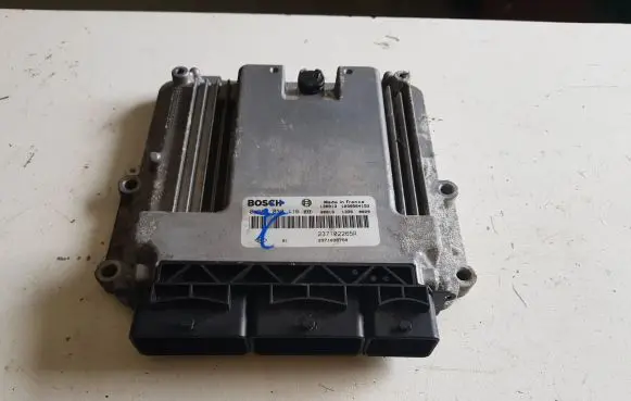 Opel Movano B Engine control unit/module 237102265R 237103575R 0281030116